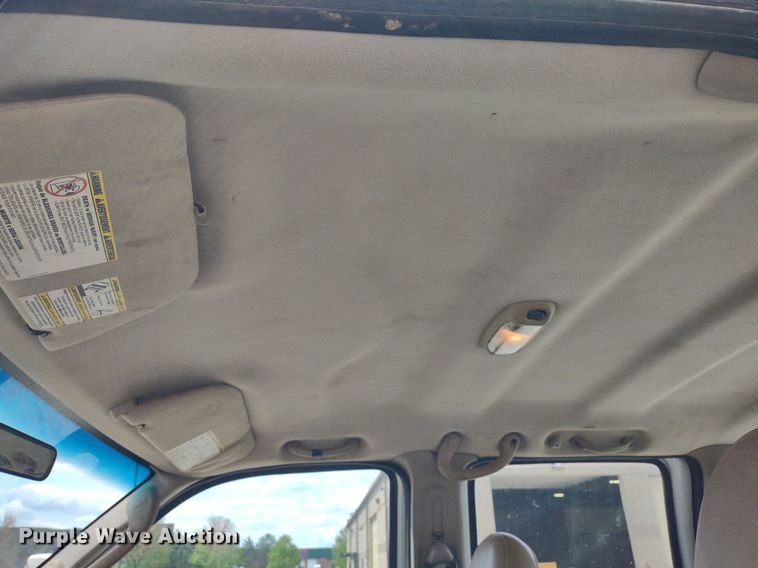 image for item LL9088 2006 Ford F350 Super Duty XL  Crew Cab utility bed pickup truck