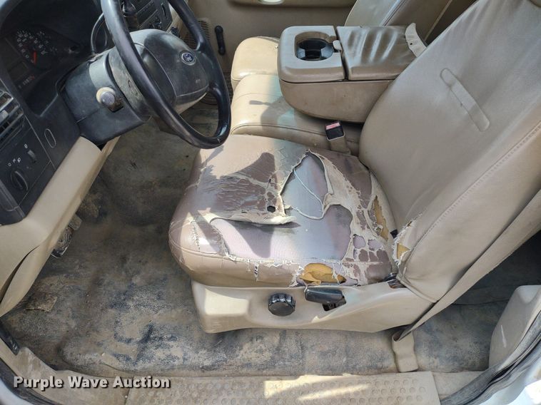 image for item LL9088 2006 Ford F350 Super Duty XL  Crew Cab utility bed pickup truck