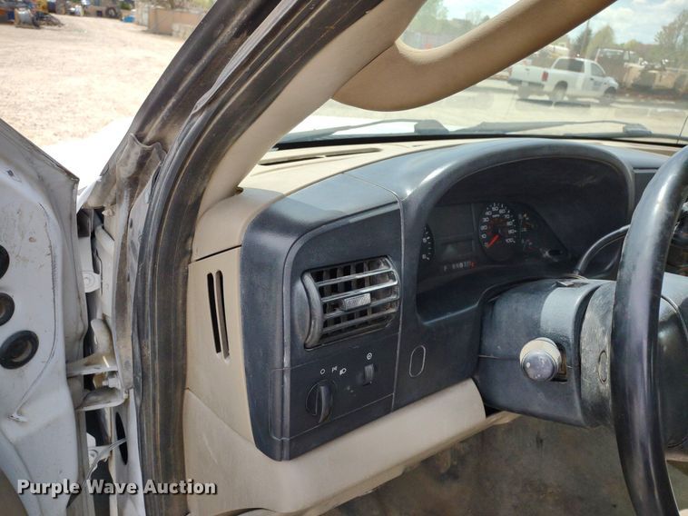 image for item LL9088 2006 Ford F350 Super Duty XL  Crew Cab utility bed pickup truck