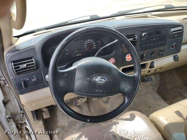 image for item LL9088 2006 Ford F350 Super Duty XL  Crew Cab utility bed pickup truck