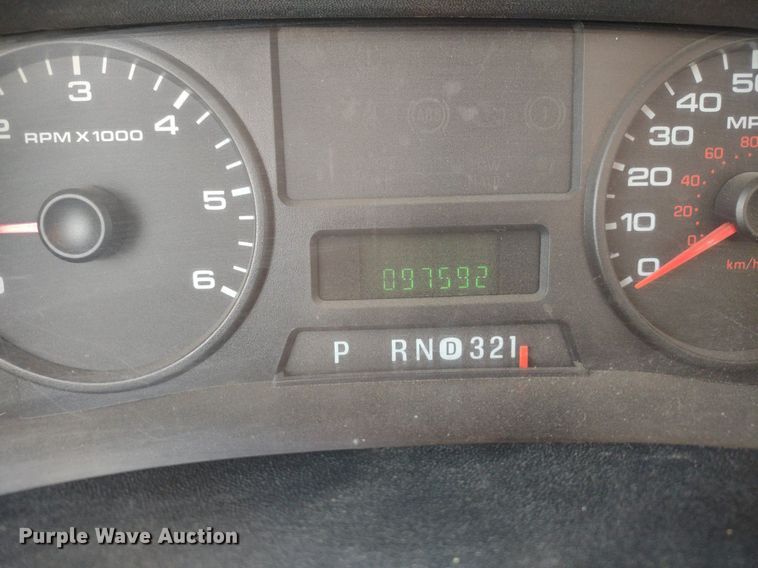 image for item LL9088 2006 Ford F350 Super Duty XL  Crew Cab utility bed pickup truck