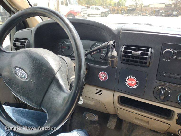 image for item LL9088 2006 Ford F350 Super Duty XL  Crew Cab utility bed pickup truck