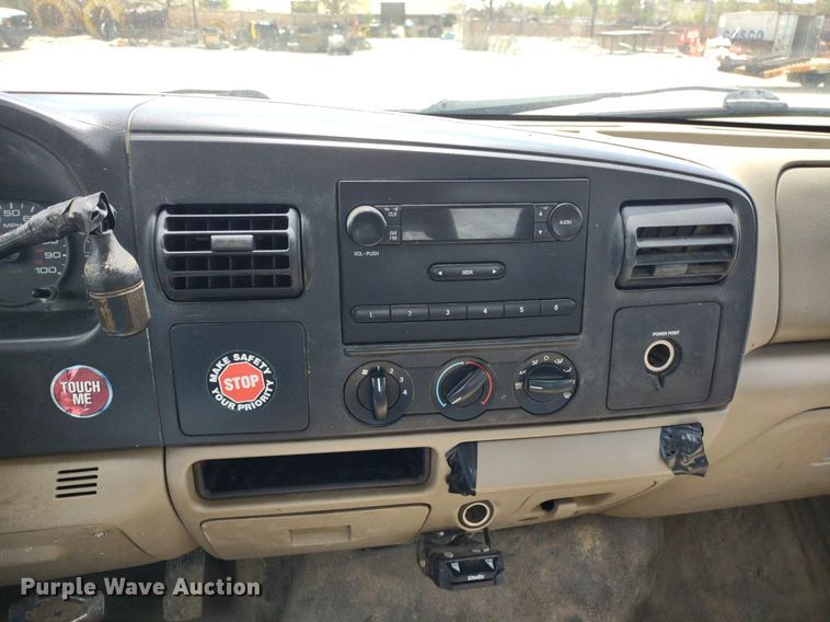 image for item LL9088 2006 Ford F350 Super Duty XL  Crew Cab utility bed pickup truck