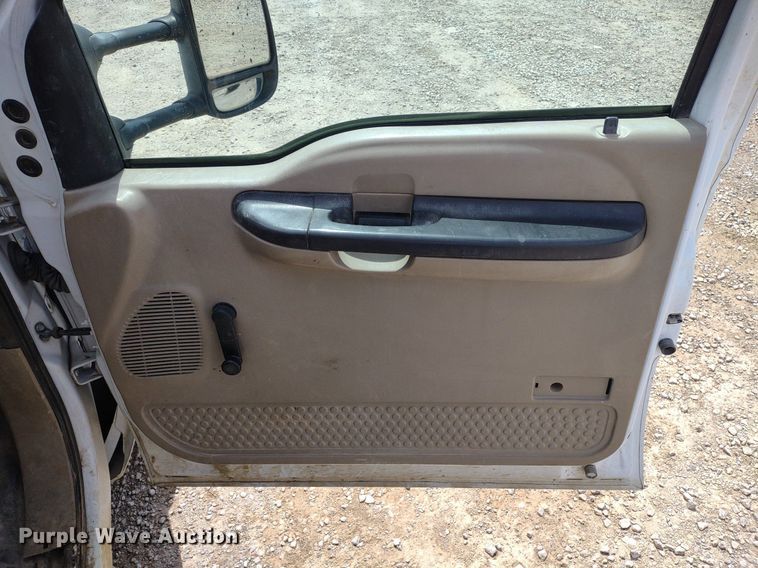 image for item LL9088 2006 Ford F350 Super Duty XL  Crew Cab utility bed pickup truck