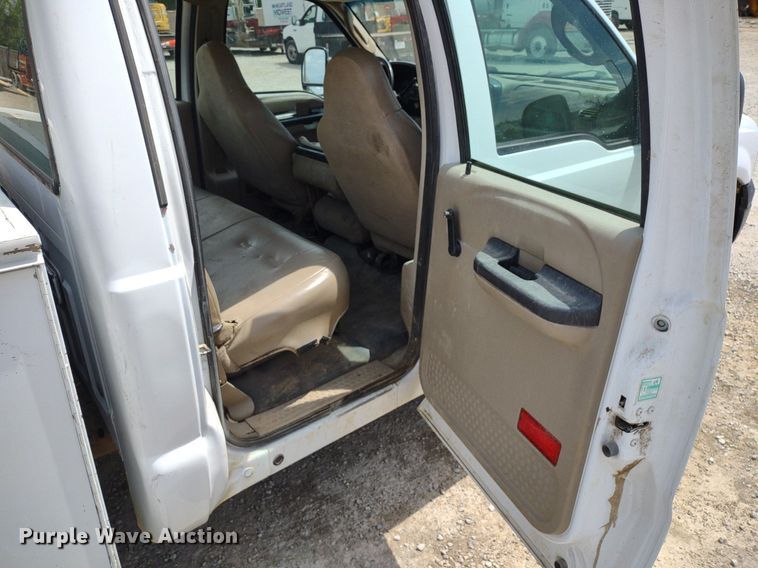 image for item LL9088 2006 Ford F350 Super Duty XL  Crew Cab utility bed pickup truck