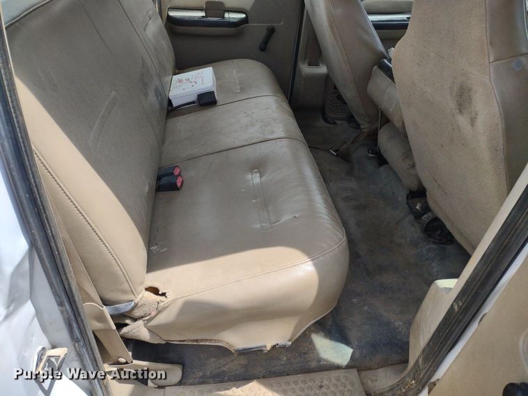 image for item LL9088 2006 Ford F350 Super Duty XL  Crew Cab utility bed pickup truck