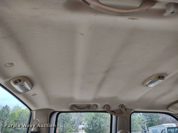 image for item LL9088 2006 Ford F350 Super Duty XL  Crew Cab utility bed pickup truck