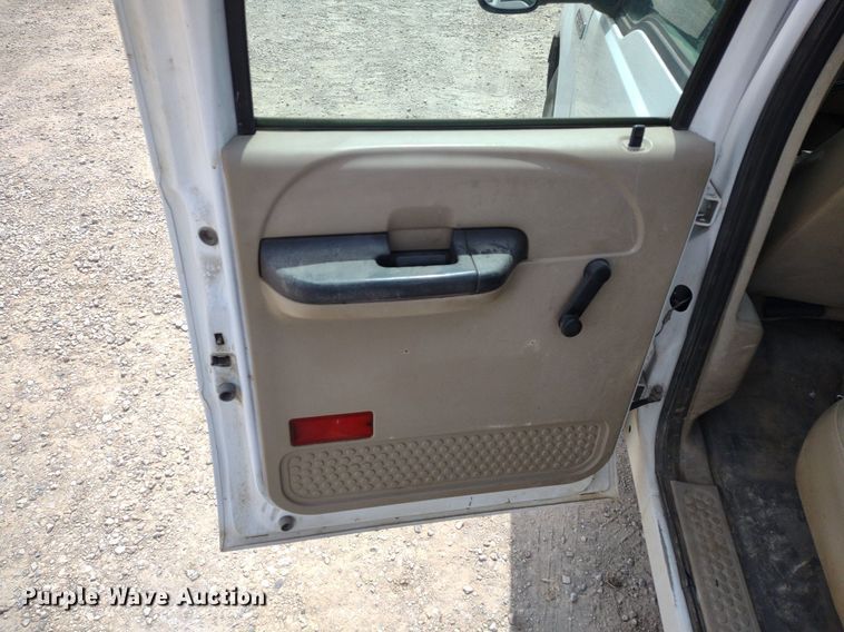 image for item LL9088 2006 Ford F350 Super Duty XL  Crew Cab utility bed pickup truck