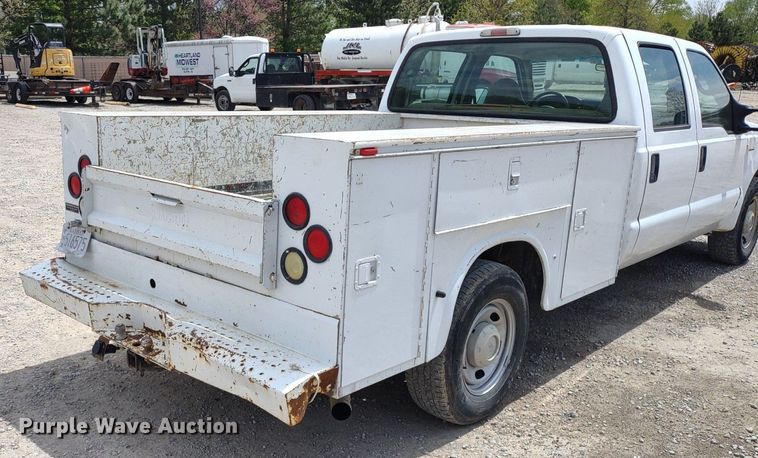 image for item LL9088 2006 Ford F350 Super Duty XL  Crew Cab utility bed pickup truck