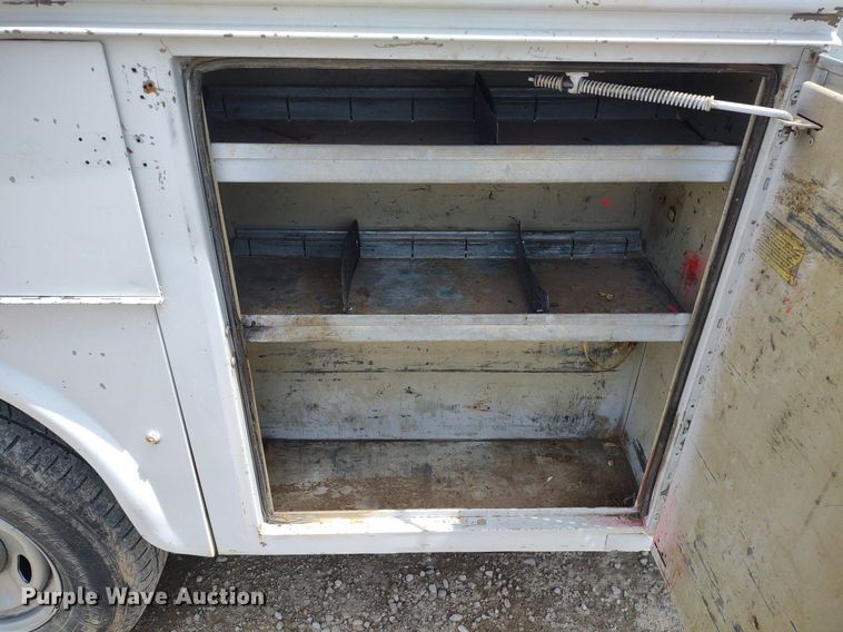 image for item LL9088 2006 Ford F350 Super Duty XL  Crew Cab utility bed pickup truck