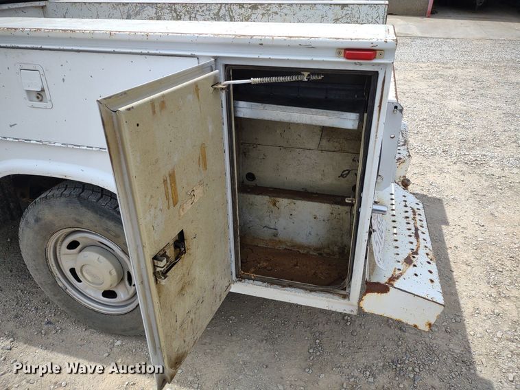 image for item LL9088 2006 Ford F350 Super Duty XL  Crew Cab utility bed pickup truck