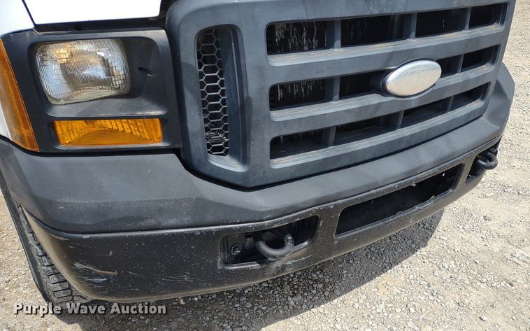 image for item LL9088 2006 Ford F350 Super Duty XL  Crew Cab utility bed pickup truck