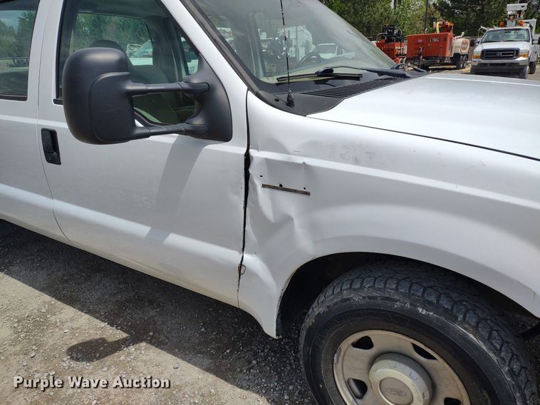 image for item LL9088 2006 Ford F350 Super Duty XL  Crew Cab utility bed pickup truck