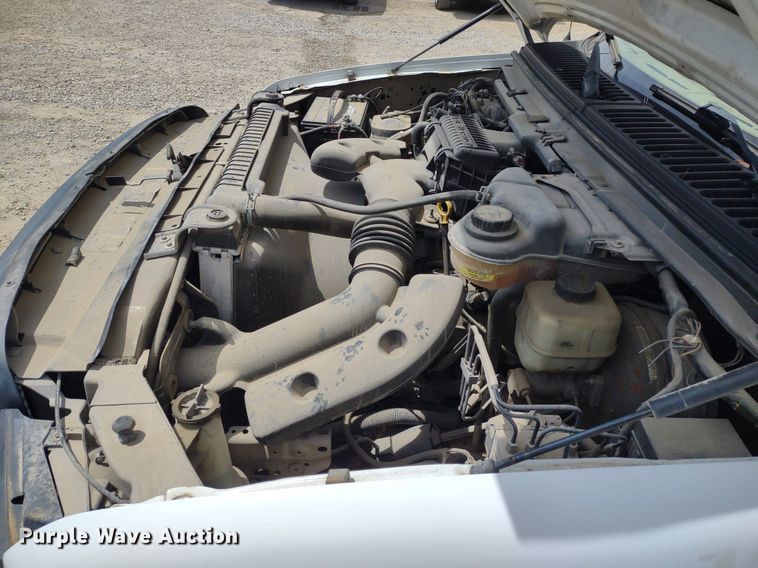 image for item LL9088 2006 Ford F350 Super Duty XL  Crew Cab utility bed pickup truck