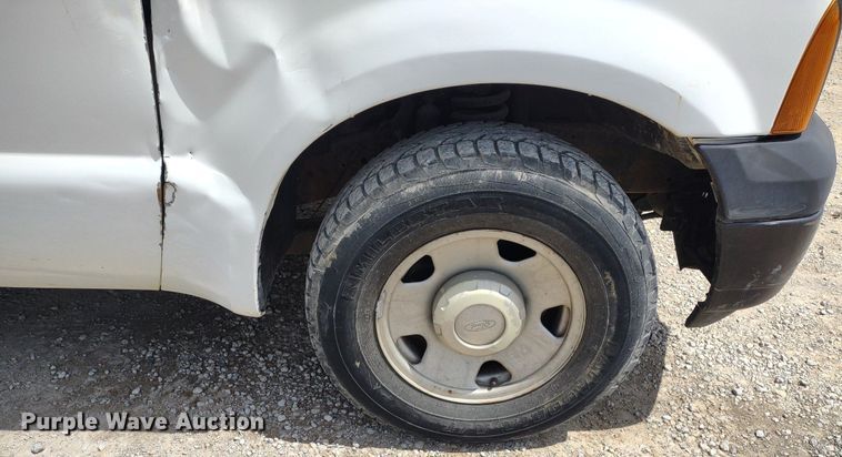 image for item LL9088 2006 Ford F350 Super Duty XL  Crew Cab utility bed pickup truck