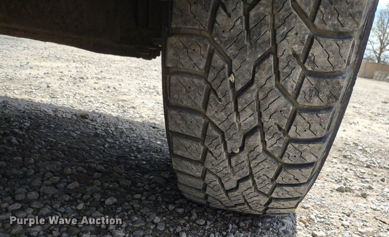 image for item LL9088 2006 Ford F350 Super Duty XL  Crew Cab utility bed pickup truck