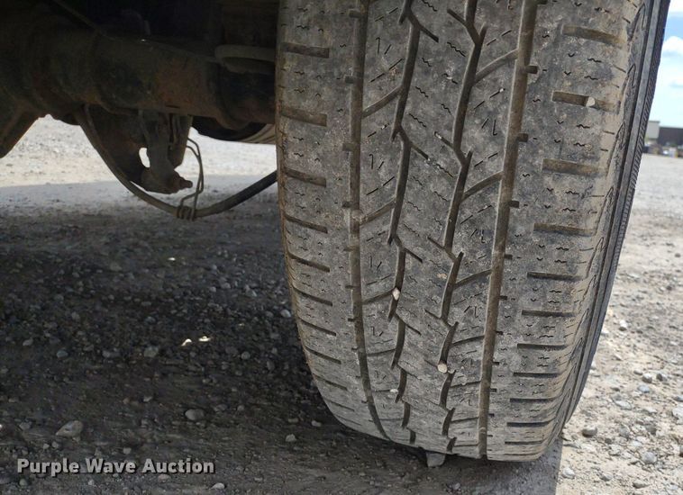 image for item LL9088 2006 Ford F350 Super Duty XL  Crew Cab utility bed pickup truck