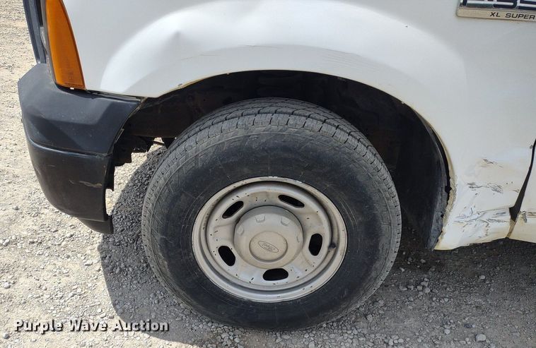 image for item LL9088 2006 Ford F350 Super Duty XL  Crew Cab utility bed pickup truck