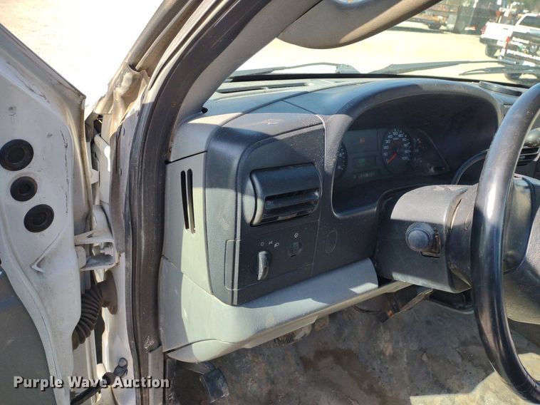 image for item LL9099 2006 Ford F250 Super Duty XL  pickup truck