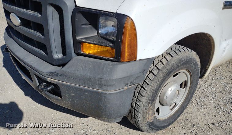 image for item LL9099 2006 Ford F250 Super Duty XL  pickup truck