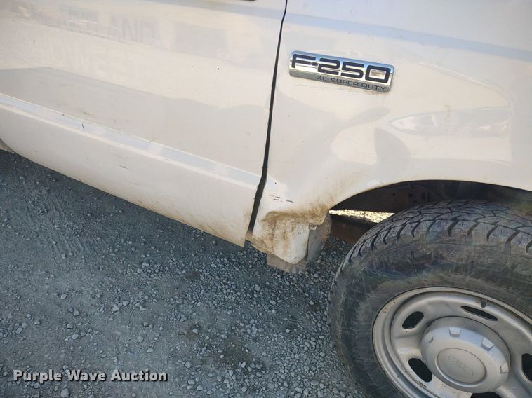 image for item LL9099 2006 Ford F250 Super Duty XL  pickup truck
