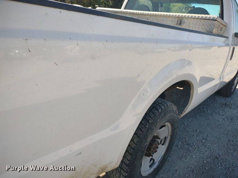 image for item LL9099 2006 Ford F250 Super Duty XL  pickup truck