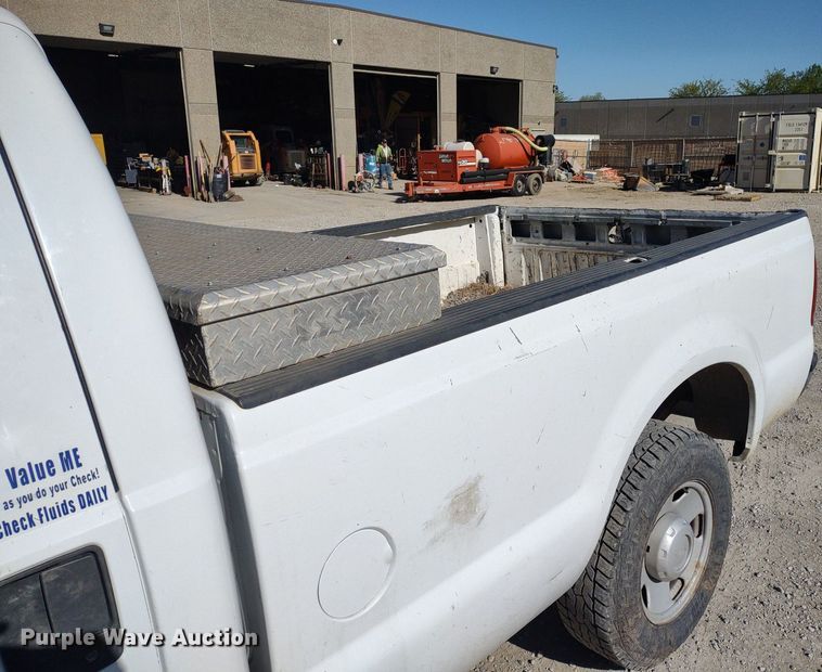 image for item LL9099 2006 Ford F250 Super Duty XL  pickup truck