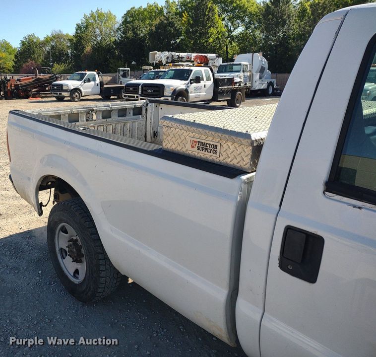 image for item LL9099 2006 Ford F250 Super Duty XL  pickup truck
