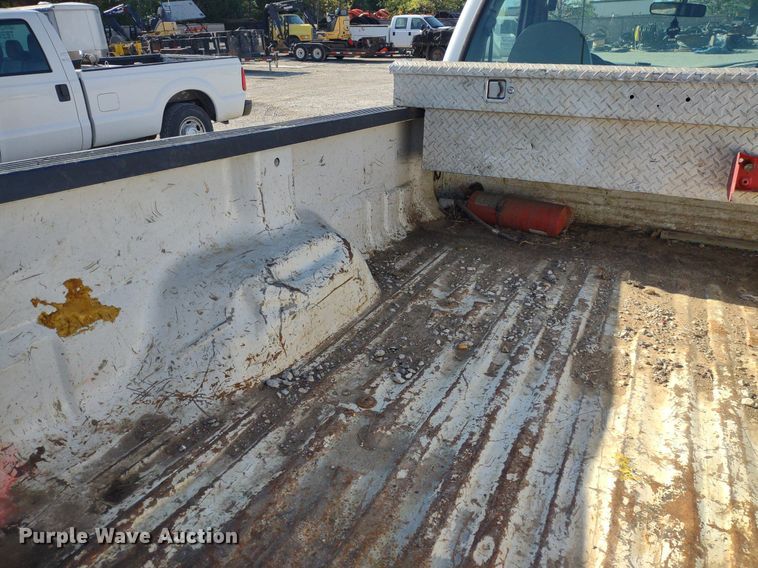 image for item LL9099 2006 Ford F250 Super Duty XL  pickup truck