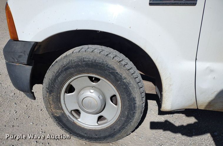 image for item LL9099 2006 Ford F250 Super Duty XL  pickup truck
