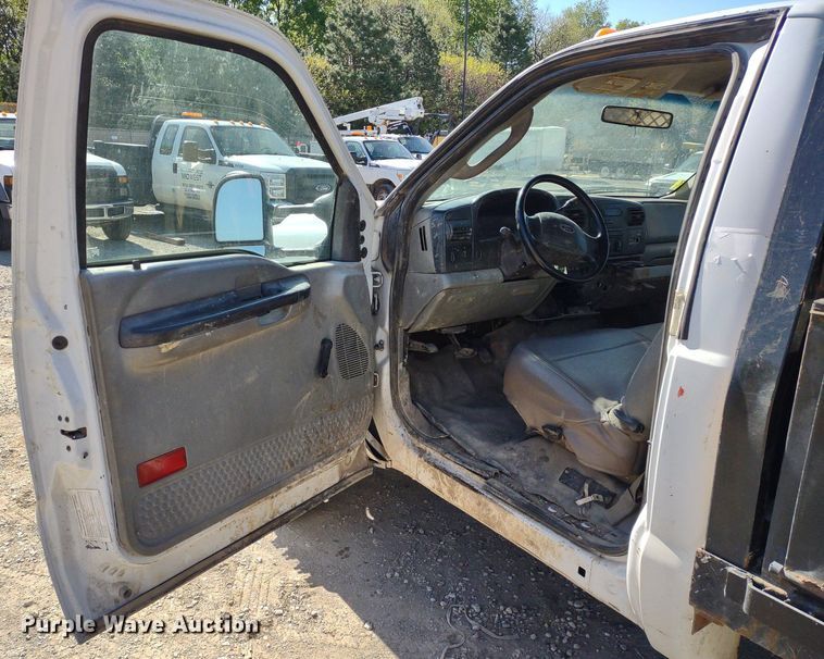 image for item LL9100 2007 Ford F450 Super Duty XL  flatbed truck