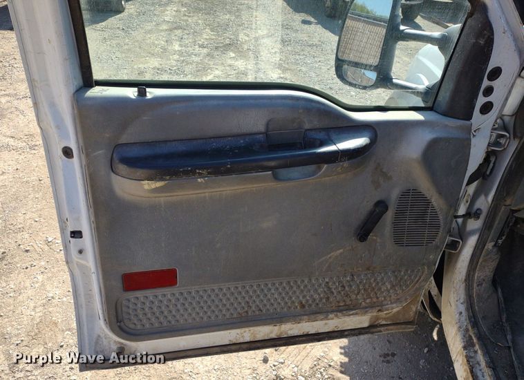 image for item LL9100 2007 Ford F450 Super Duty XL  flatbed truck