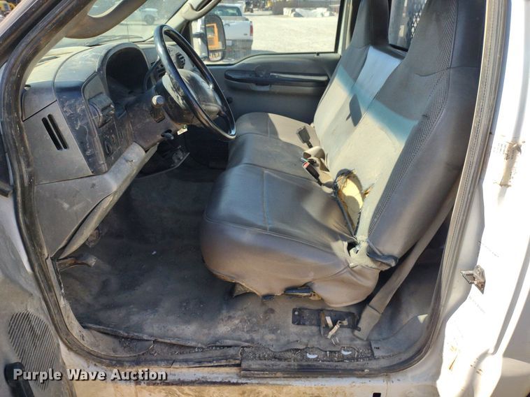 image for item LL9100 2007 Ford F450 Super Duty XL  flatbed truck