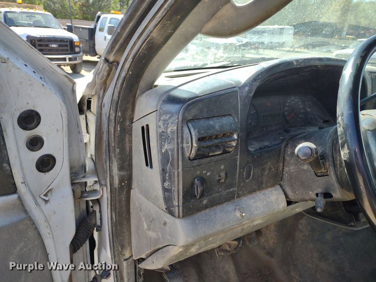 image for item LL9100 2007 Ford F450 Super Duty XL  flatbed truck