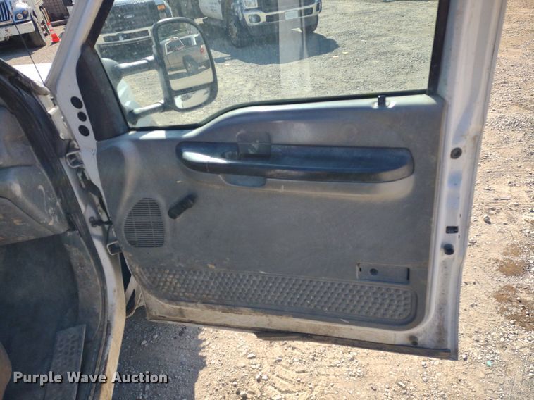 image for item LL9100 2007 Ford F450 Super Duty XL  flatbed truck