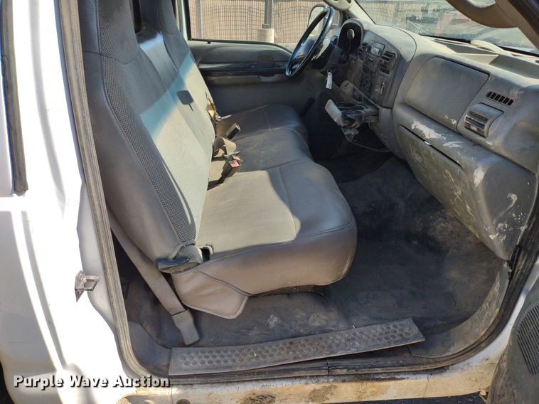 image for item LL9100 2007 Ford F450 Super Duty XL  flatbed truck