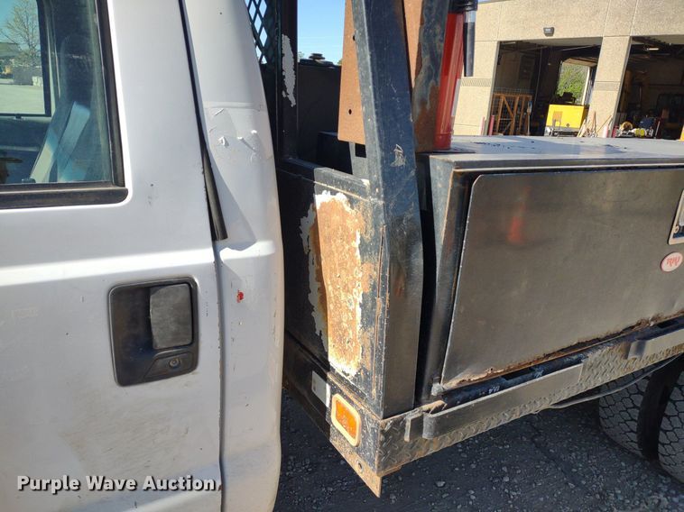 image for item LL9100 2007 Ford F450 Super Duty XL  flatbed truck