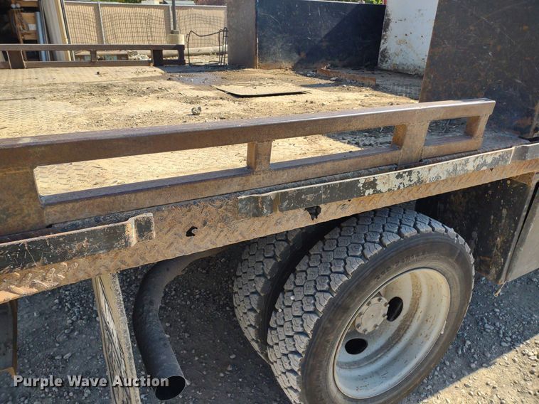 image for item LL9100 2007 Ford F450 Super Duty XL  flatbed truck