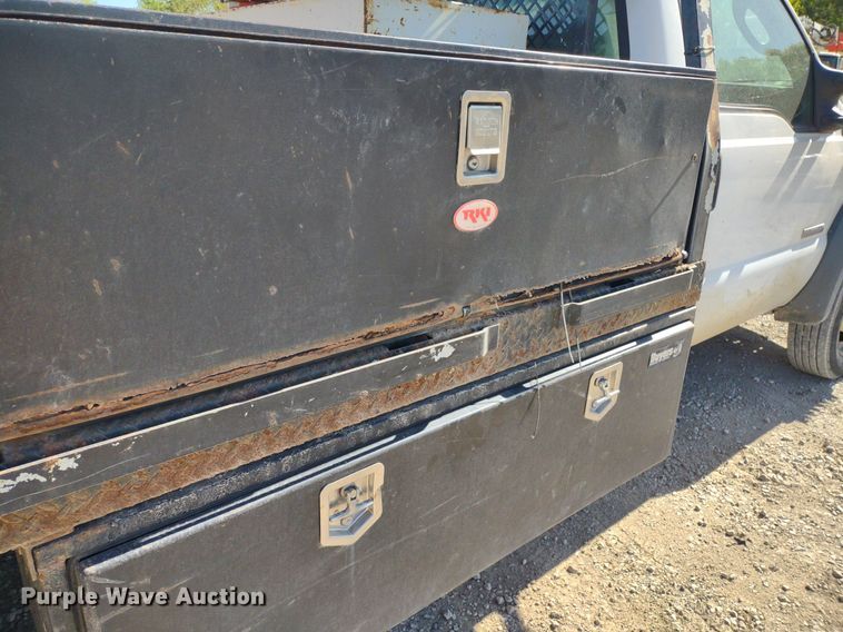 image for item LL9100 2007 Ford F450 Super Duty XL  flatbed truck