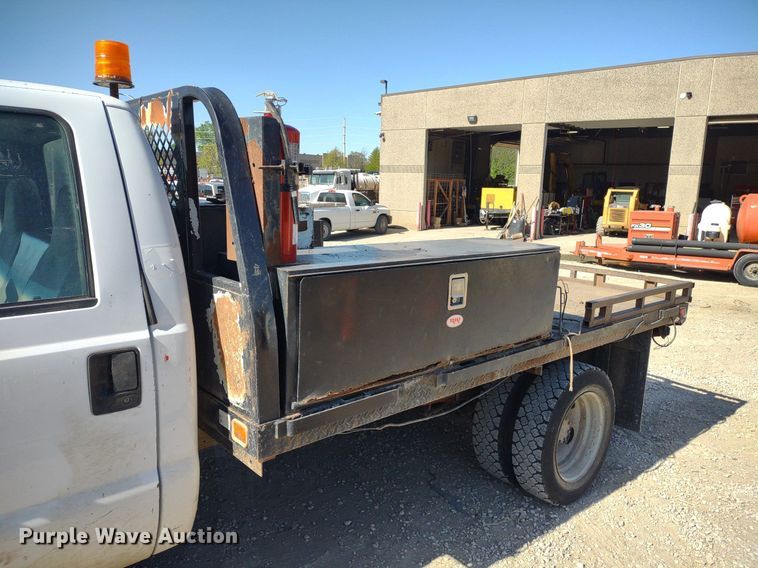 image for item LL9100 2007 Ford F450 Super Duty XL  flatbed truck