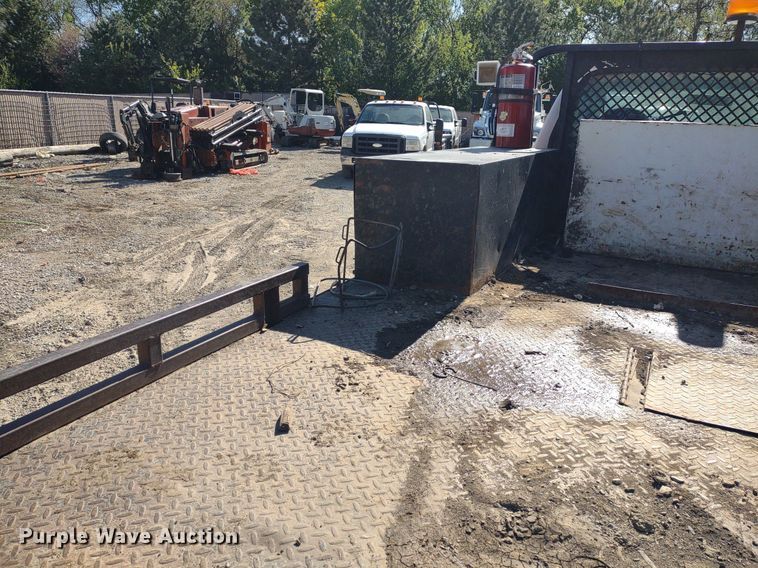 image for item LL9100 2007 Ford F450 Super Duty XL  flatbed truck