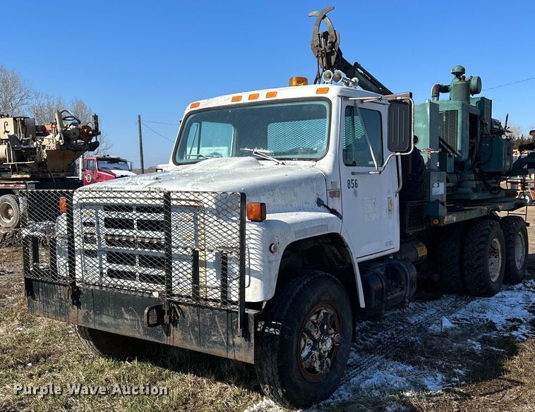 image for item LN9343 1985 International F1954  pressure digger truck