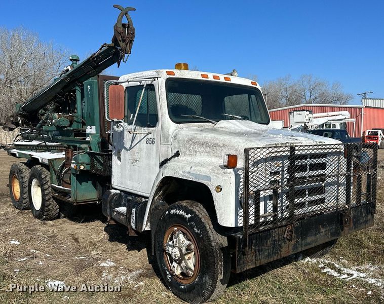 image for item LN9343 1985 International F1954  pressure digger truck