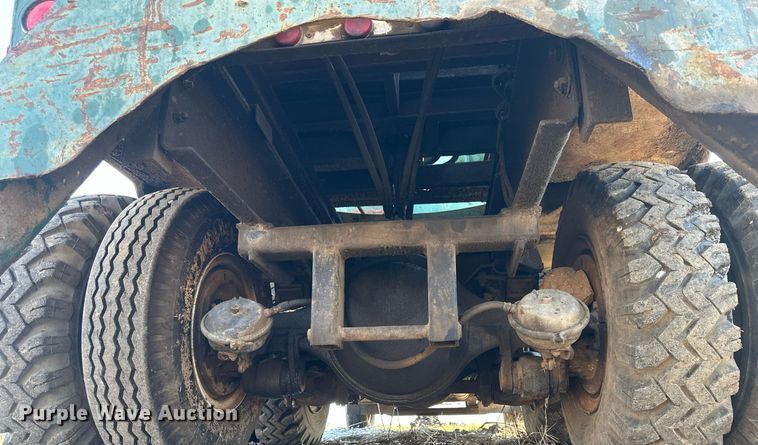 image for item LN9343 1985 International F1954  pressure digger truck