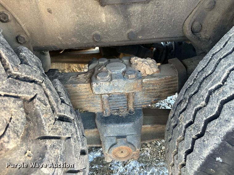 image for item LN9343 1985 International F1954  pressure digger truck