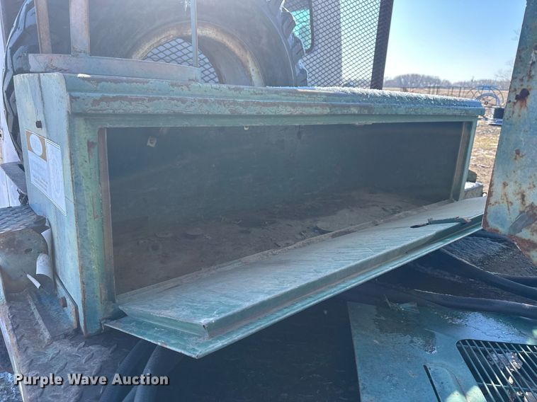 image for item LN9343 1985 International F1954  pressure digger truck