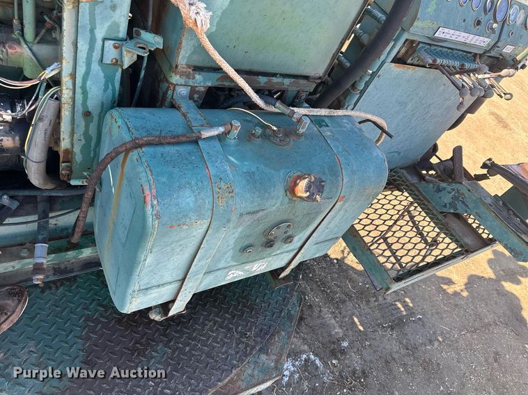 image for item LN9343 1985 International F1954  pressure digger truck