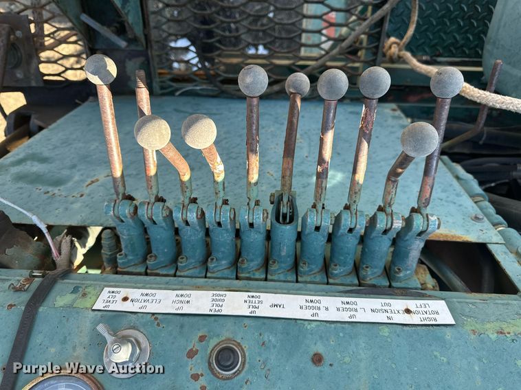 image for item LN9343 1985 International F1954  pressure digger truck