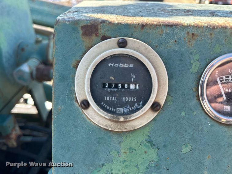 image for item LN9343 1985 International F1954  pressure digger truck