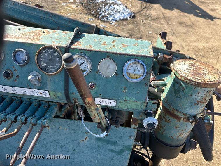 image for item LN9343 1985 International F1954  pressure digger truck